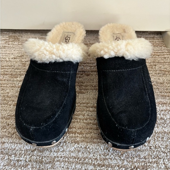 UGG Cream Shearling Lined Clog Sz 6 Footwear - Picture 1 of 7
